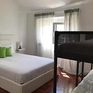 https://7-rivers-hostel.hotels-lisbon-portugal.com